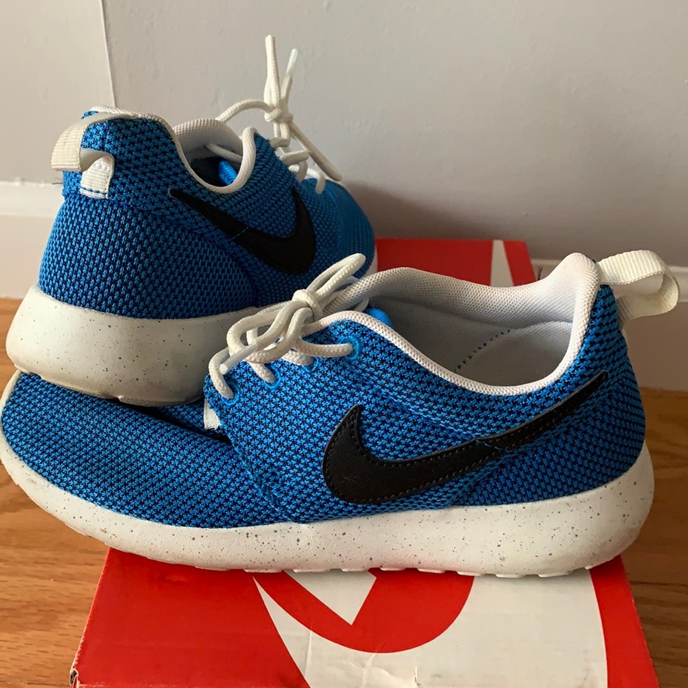 Nike Youth Rosherun sz 4